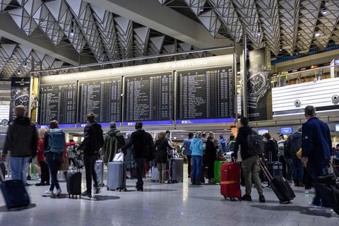 Flugpassagiere am Frankfurter Flughafen