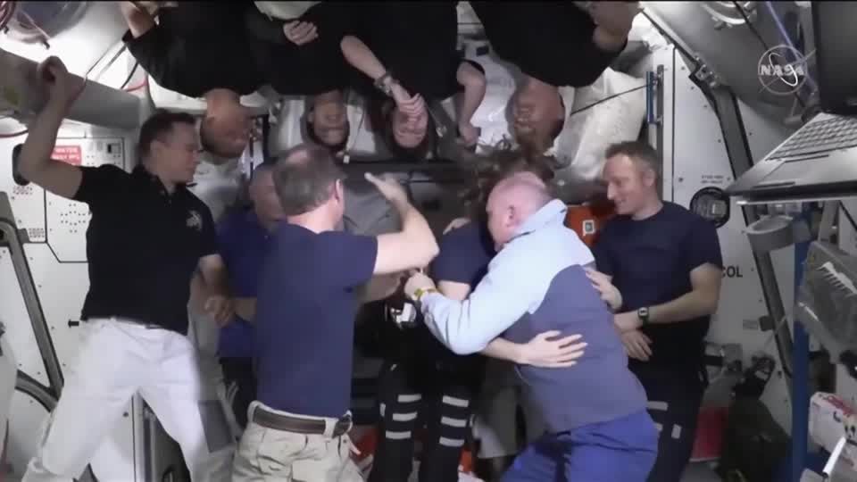 Video: Deutscher Astronaut Maurer kehrt von ISS zurück Video: Deutscher Astronaut Maurer kehrt von ISS zurück