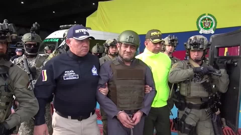 Video: Kolumbianischer Drogenboss an USA ausgeliefert Video: Kolumbianischer Drogenboss an USA ausgeliefert