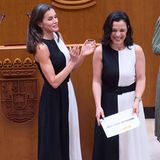 Royal News: Zwei Frauen, ein Kleid: Königin Letizia lacht über modischen Fauxpas