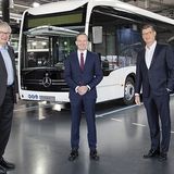 Daimler-Truck-Chef Martin Daum, Dr. Volker Wissing 
(Bundesminister für Digitales und Verkehr), Till Oberwörder, 
Leiter Daimler