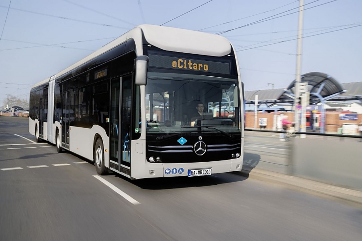 Beim Mercedes eCitaro G-Range sollen über 400 Kilometer 
Reichweite möglich sein