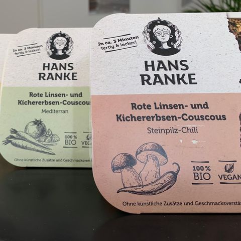 Die drei Sorten von Hans Ranke stehen in ihren Verpackungen nebeneinander.