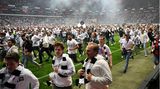 Sevilla, wir kommen. In der südspanischen Stadt steigt am 18. Mai das Finale der Europa League gegen die Glasgow Rangers, die parallel RB Leipzig aus dem Wettbewerb warfen. Jetzt wird aber erstmal ...