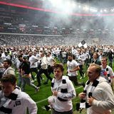 Sevilla, wir kommen. In der südspanischen Stadt steigt am 18. Mai das Finale der Europa League gegen die Glasgow Rangers, die parallel RB Leipzig aus dem Wettbewerb warfen. Jetzt wird aber erstmal ...