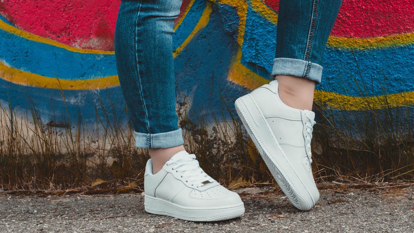 White Sneakers In Trend