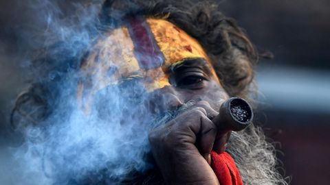 Rauchender Sadhu in Nepal