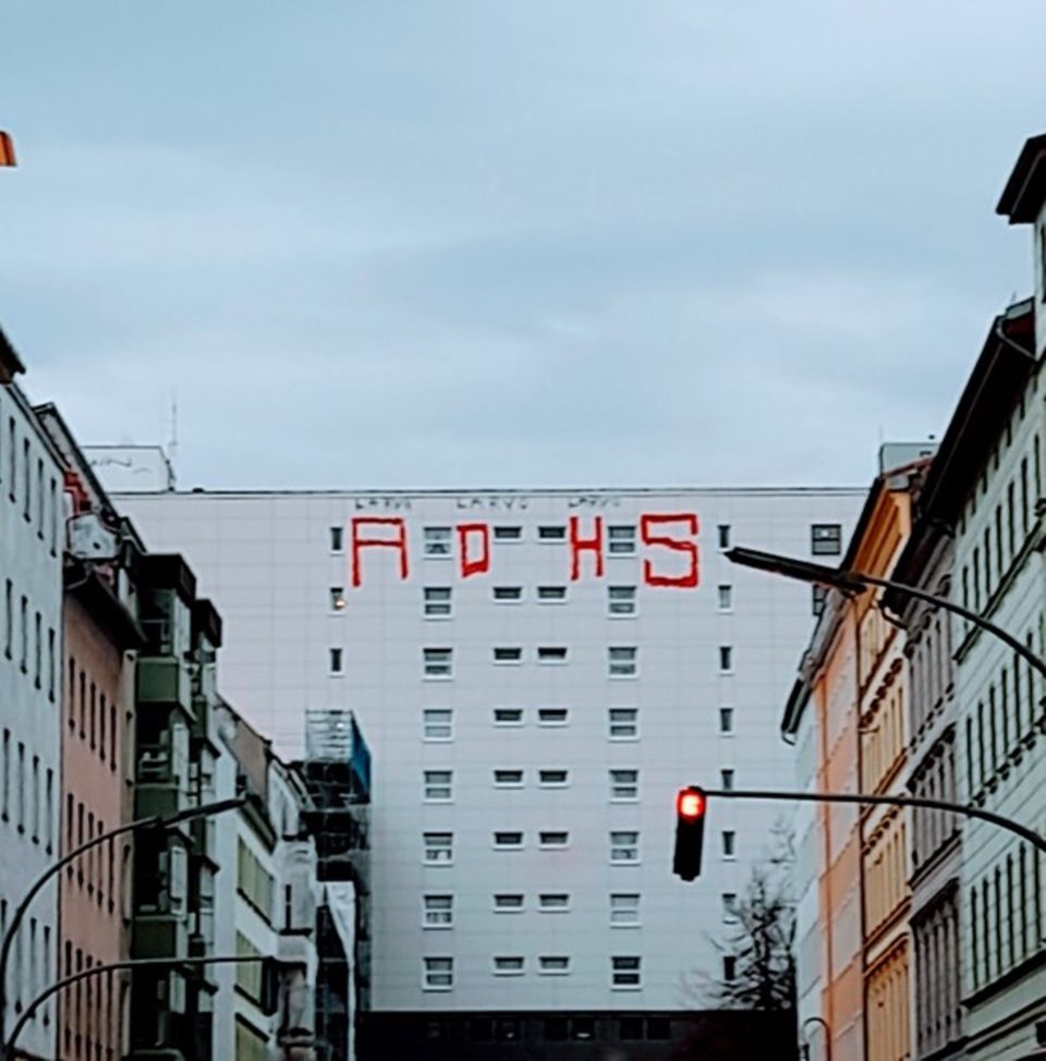 Vorsicht, Kopf!: Das Bild machte die Autorin an einer roten Ampel Das Bild machte die Autorin an einer roten Ampel