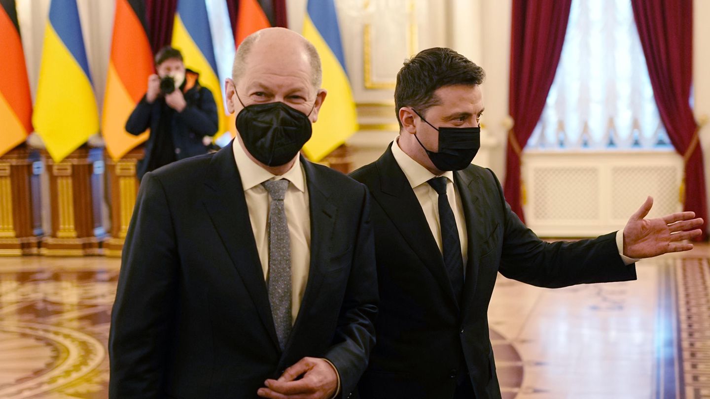 Volodymyr Zelenskyj invites Olaf Scholz to Ukraine for May 9th