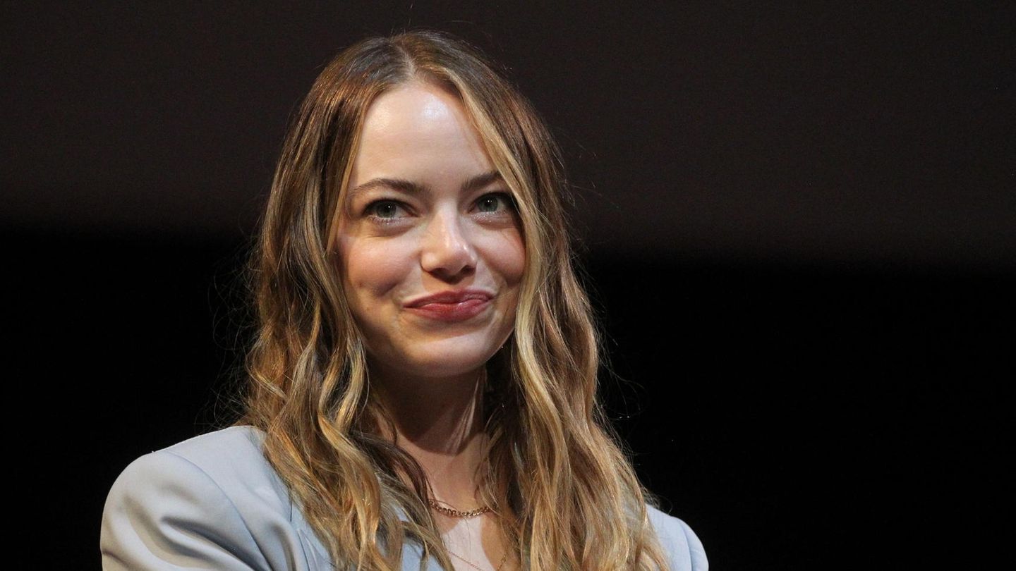 Emma Stone stars in silent film Bleat News in Germany