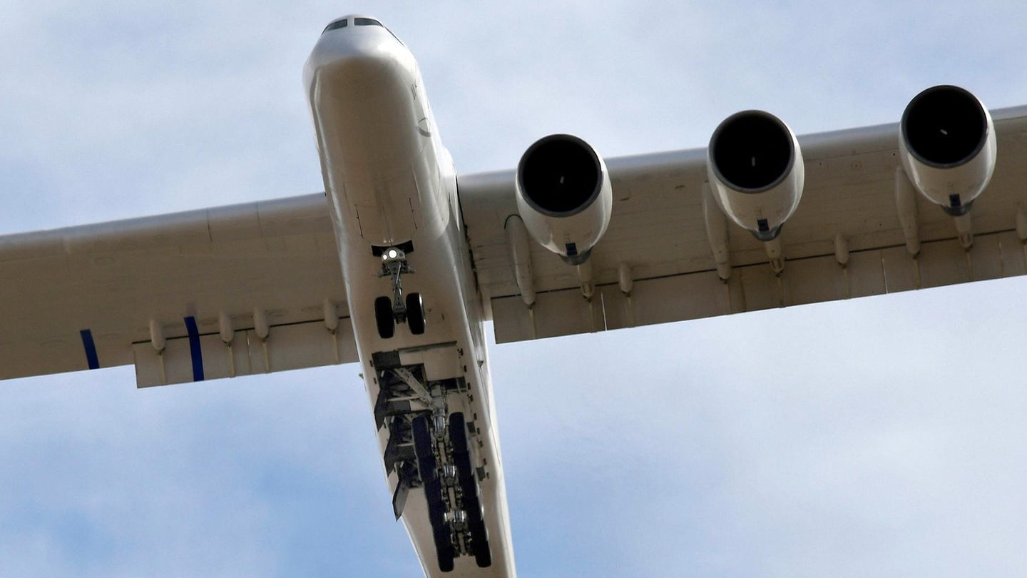 Neben den Triebwerken wurde auch das Fahrwerk von den beiden Boeing 747 für die beiden Rümpfe der "Roc" übernommen.