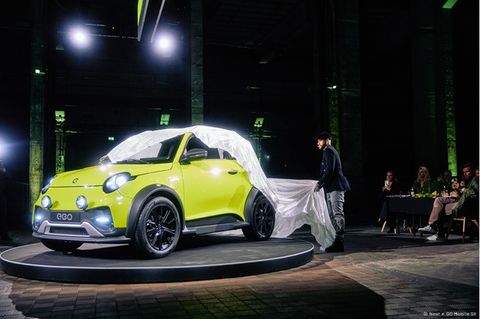 Fußballstar Neymar präsentiert das Elektroauto e.Go e.wave X