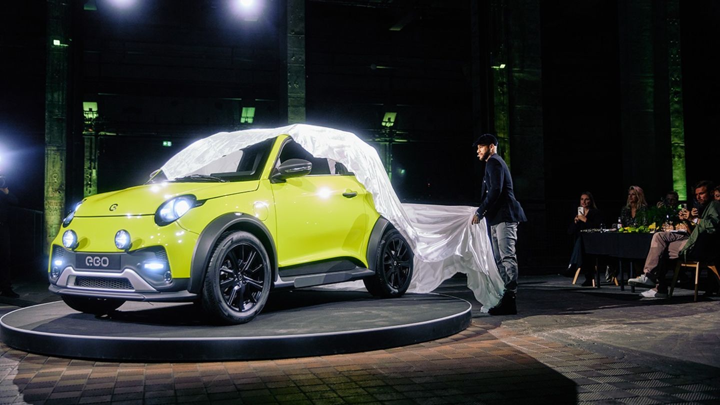 Fußballstar Neymar präsentiert das Elektroauto e.Go e.wave X