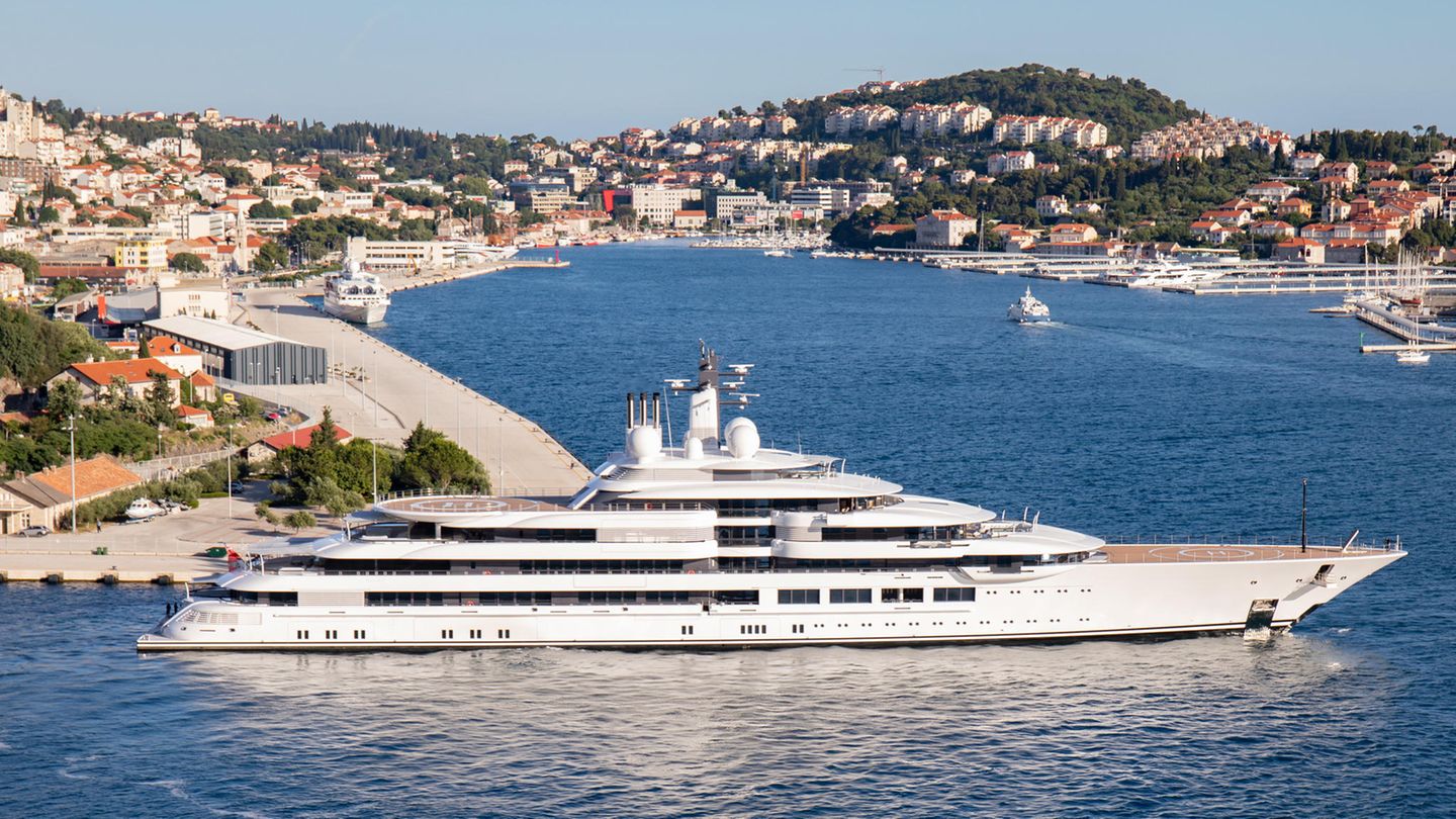 Vladimir Putin’s alleged yacht “Scheherazade” confiscated in Italy