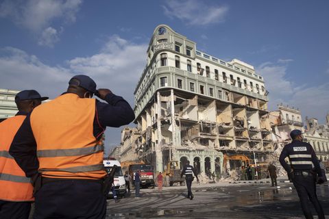 Teile der Fassade des Luxushotels Saratoga in der kubanischen Hauptstadt Havanna wurden zerstört
