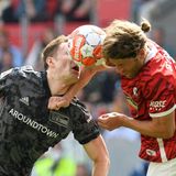 Entgleitet dem SC Freiburg etwa doch noch die Champions League? Die Badener haben gegen Union Berlin eine empfindliche Niederlage einstecken müssen: 1:4 verlor die Elf von Christian Streich zu Hause. Die Entscheidung wer nächste Saison wo in Europa spielt fällt erst am 34. Spieltag.
