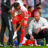 Der Zauberfuß wird eingekleidet. Im Fernduell gegen Pokalfinalist SC Freiburg um die Königsklasse hat RB Leipzig gewonnen. Die zuletzt schwächelnden Sachsen siegten gegen den FC Augsburg mit 4:0 (1:0). Das Team von Trainer Domenico Tedesco kletterte in der Tabelle auf Rang vier vorbei an den Breisgauern und hat die Qualifikation für die Champions League vor dem Bundesliga-Finale wieder selbst in der Hand. Vor 37.029 Zuschauern in der Red Bull-Arena brachte André Silva (40. Minute) RB in Führung, ehe Christopher Nkunku (Bild, 48./57.) und Emil Forsberg (64./Foulelfmeter) nachlegten.