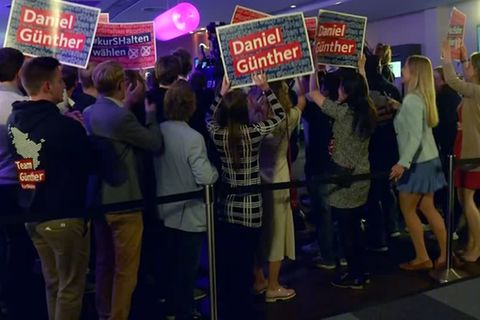 Urnengang im Norden: Wahl in Schleswig-Holstein: CDU legt zu, SPD bricht ein, Grüne werden zweitstärkste Kraft