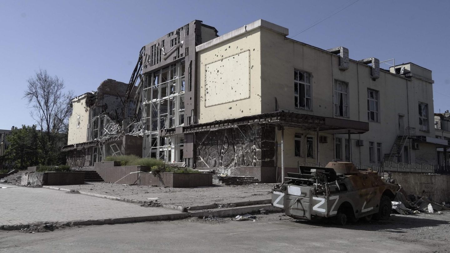 Ukraine war: Selenskyj accuses Russia of forgetting history