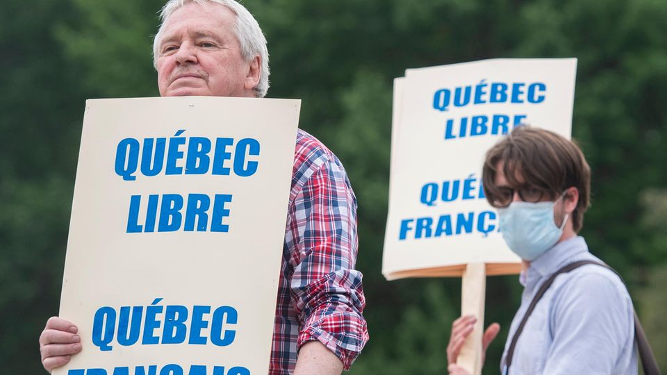 Protestler mit Schildern in Montreal, Kanda
