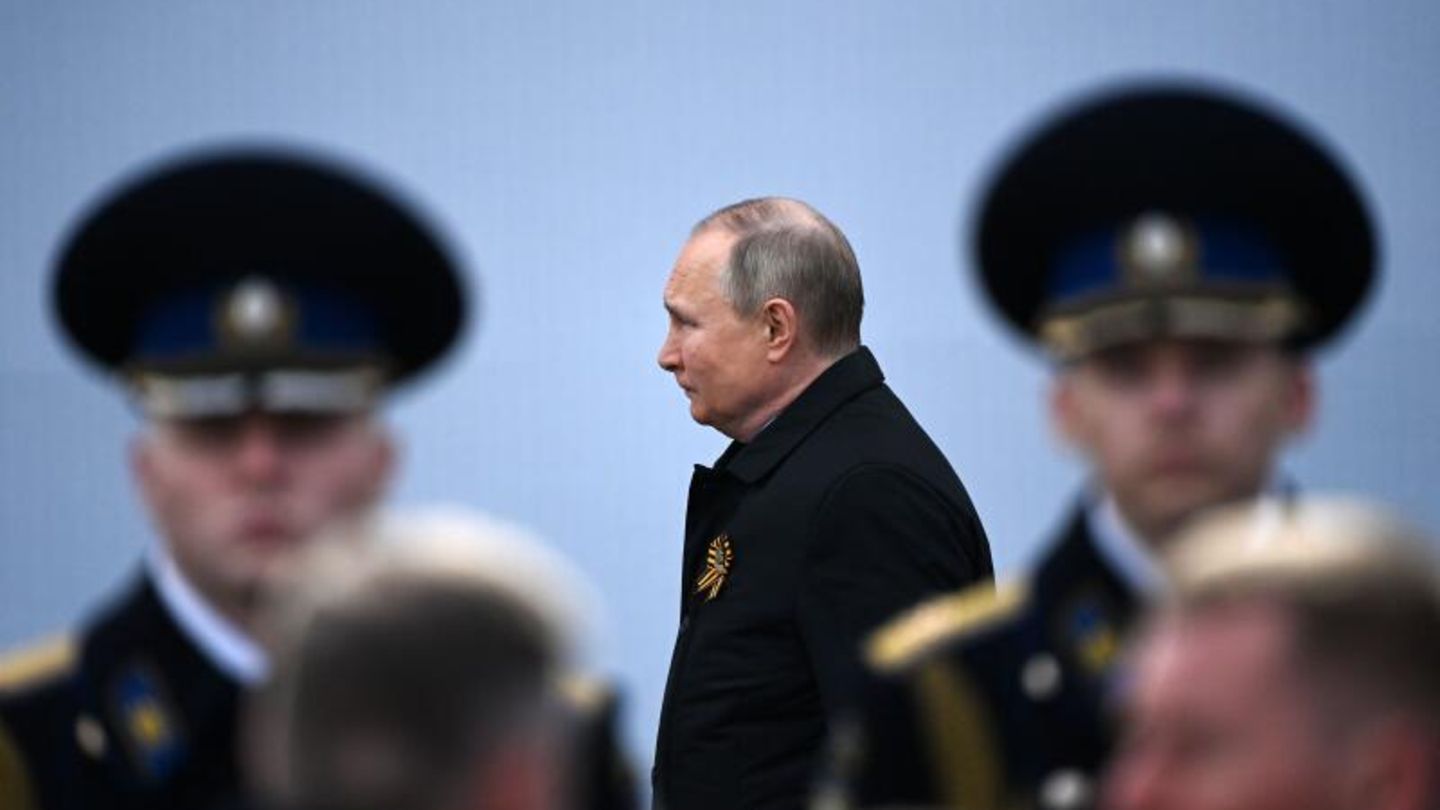 Ukraine war: Putin honors military action in Ukraine at parade
