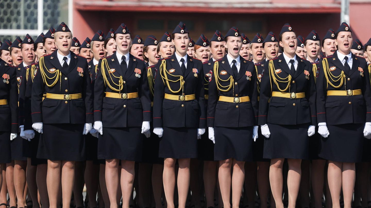 Militärangehörige während Putins Militärparade