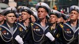 Militärangehörige bei Putins Waffenshow