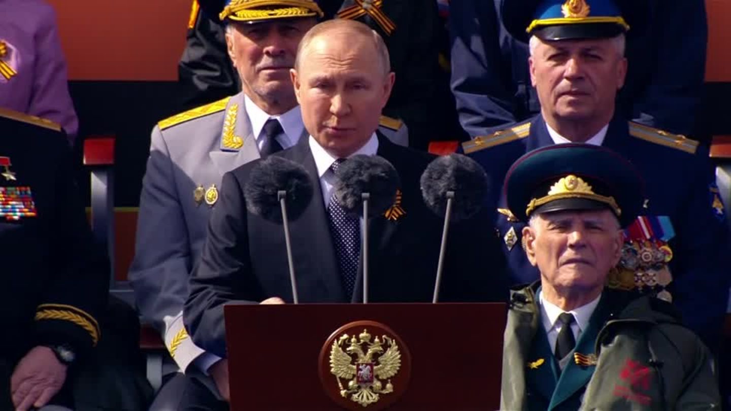 Putin delivers speech on victory over Nazi Germany – and blames West