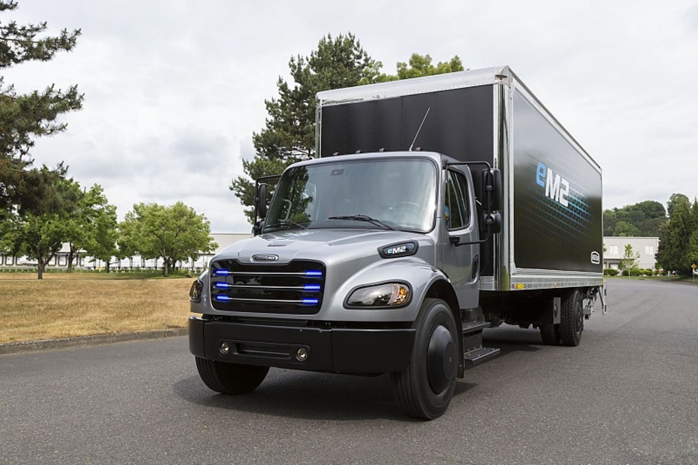 Freightliner eM2