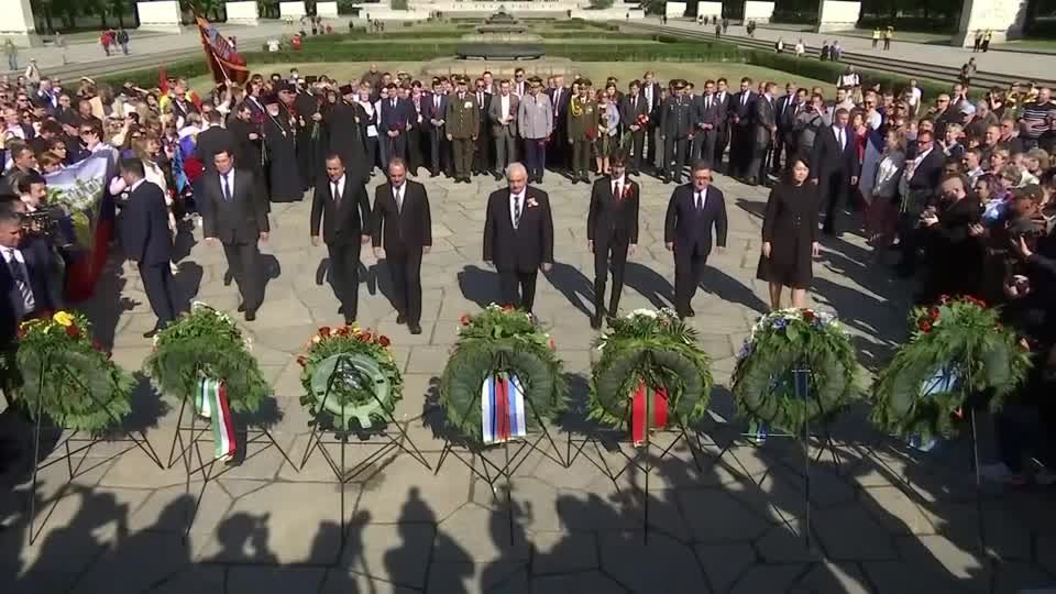Video: Berlin: Gedenkfeier am "Tag des Sieges" der Sowjetunion Video: Berlin: Gedenkfeier am "Tag des Sieges" der Sowjetunion