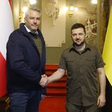 Österreichs Bundeskanzler Karl Nehammer (l.) und Ukraines Präsident Wolodymyr Selenskyj