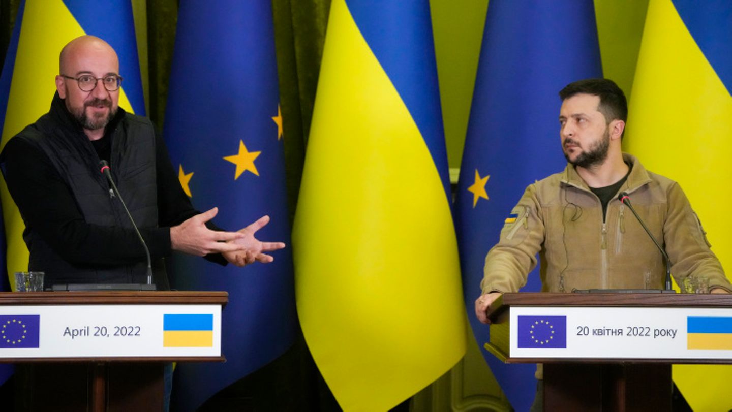EU-Ratschef Charles Michel mit Präsident Selenskyj