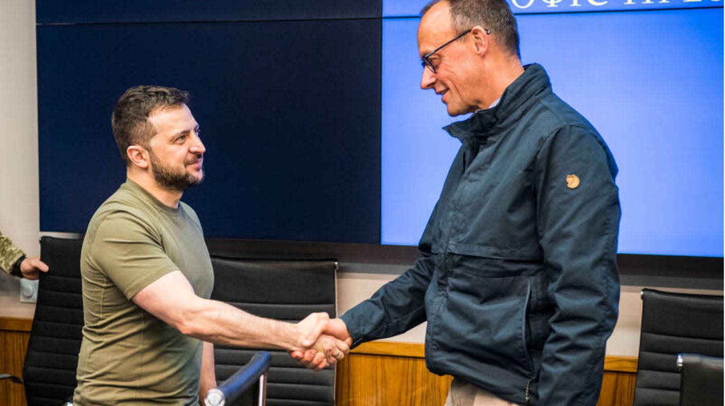 CDU-Chef Friedrich Merz (r.) wird in Kiew von Präsident Selenskyj empfangen CDU-Chef Friedrich Merz (r.) wird in Kiew von Präsident Selenskyj empfangen