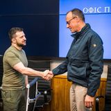 CDU-Chef Friedrich Merz (r.) wird in Kiew von Präsident Selenskyj empfangen