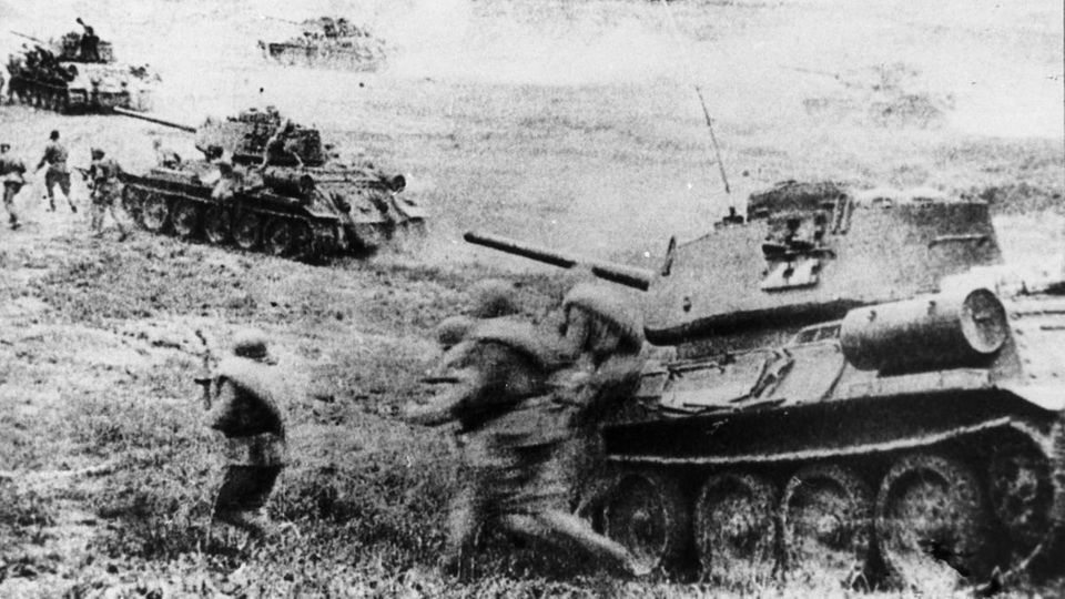 Counterattack by Red Army soldiers