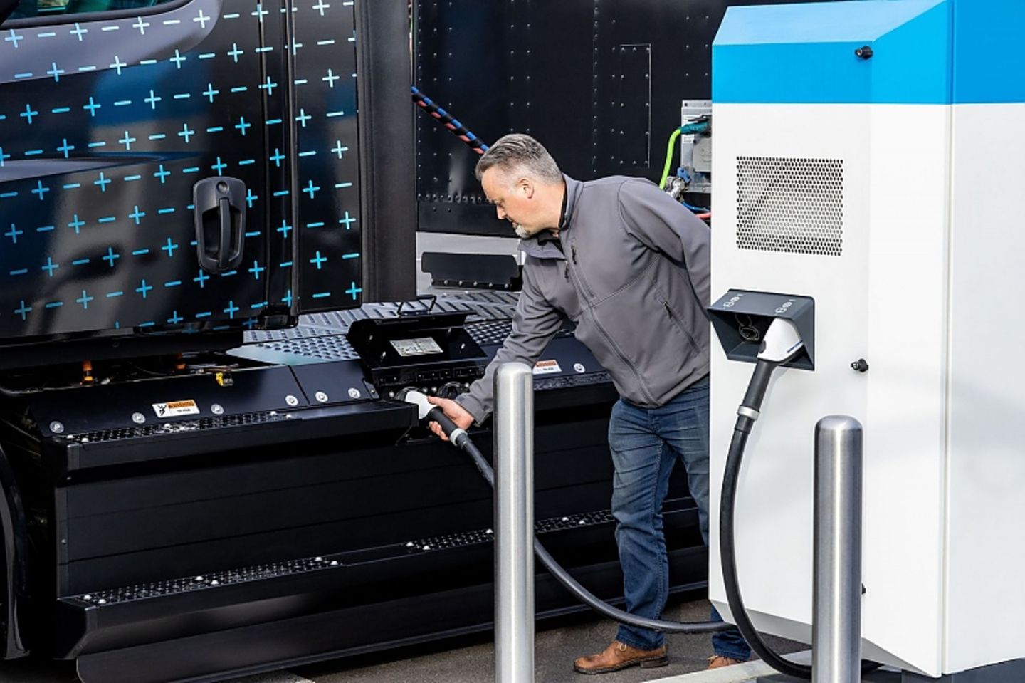Die Batterien haben eine Kapazität von 194 Kilowattstunden, 291 
kWh oder 438 kWh
