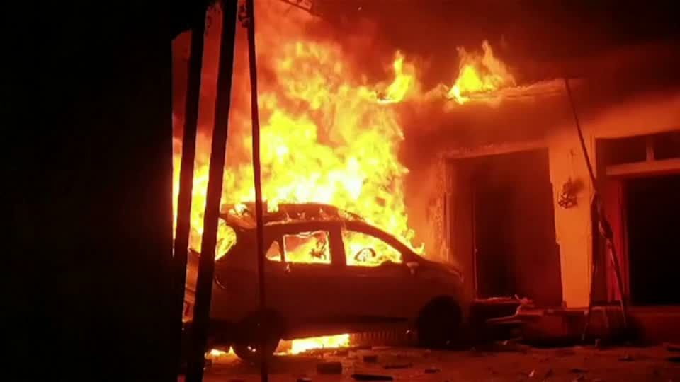 Video: Gewaltsame Proteste in Sri Lanka: Regierungschef tritt zurück