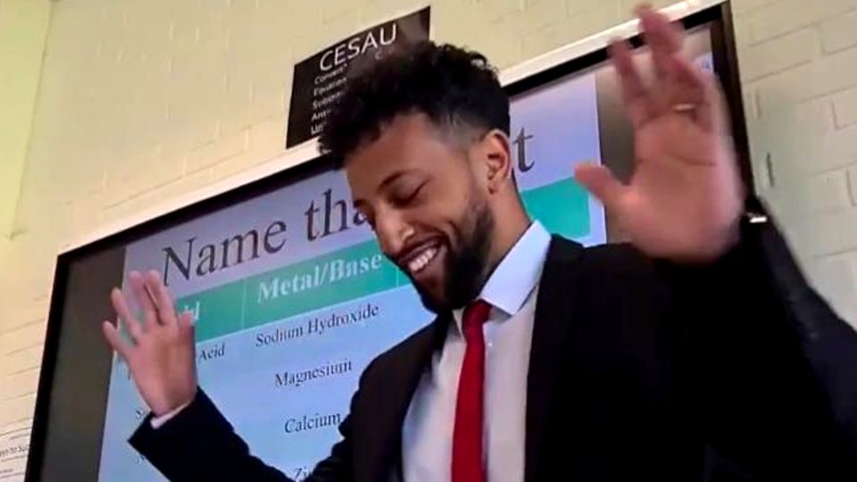 Rappender Lehrer geht auf Tiktok viral Der Wissenschaftslehrer Matt Green rappt für seine Schüler und geht auf Tiktok mit seinen Videos viral.