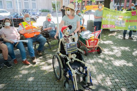 Pfleger und Pflegerinnen demonstrieren 2021 in Hannover