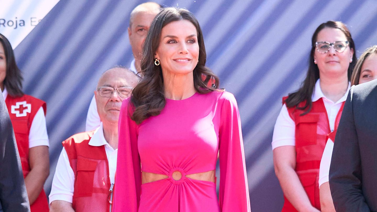 Royal News: Queen Letizia of Spain shows off her abs