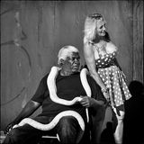 Nicht nur die Stars und Filmstudios stehen in der Ausstellung im Mittelpunkt, es geht auch um die Gescheiterten, die mit großen Hoffnungen und Plänen nach Los Angeles gekommen sind, ihre Ziele aber nicht immer erreicht haben. Der deutsche Fotograf Michael Dressel porträtierte diese Menschen zwischen 2014 und 2020 für seine Serie "Los(t) Angeles".