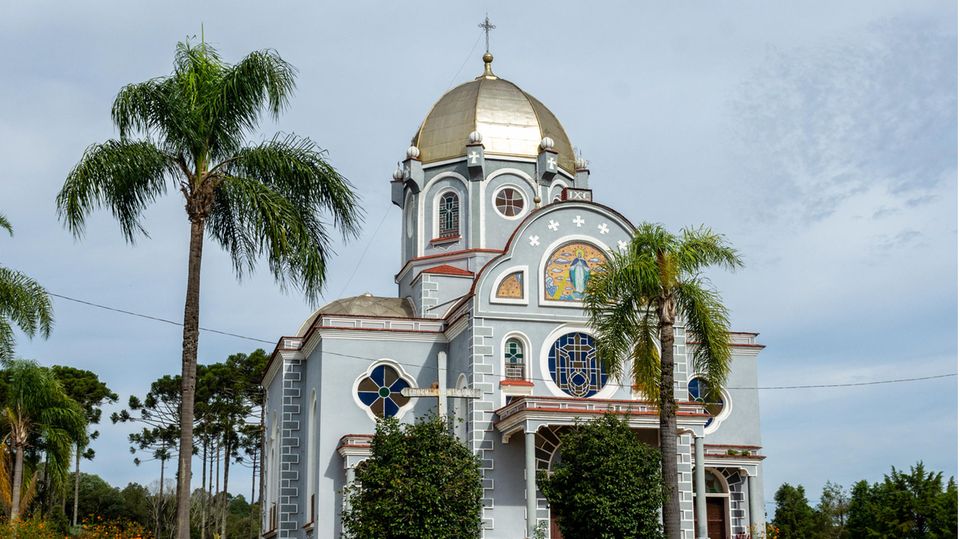 Blick auf die Kirche "Nossa Senhora do Patrocinio": Sie erinnert mit ihrer goldenen Kuppel stark an Kirchen in der Ukraine