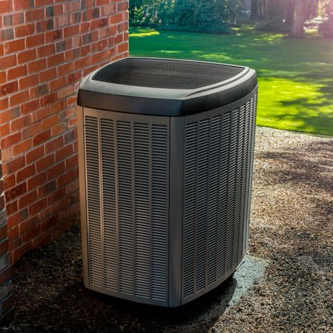 Umweltfreundliche Wärmepumpe in einem Garten
