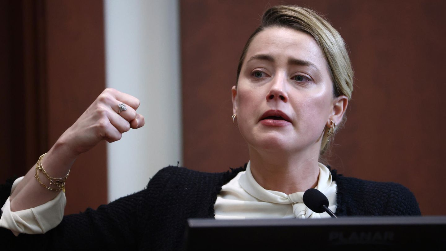 Amber Heard on Johnny Depp: “A man who tried to kill me”