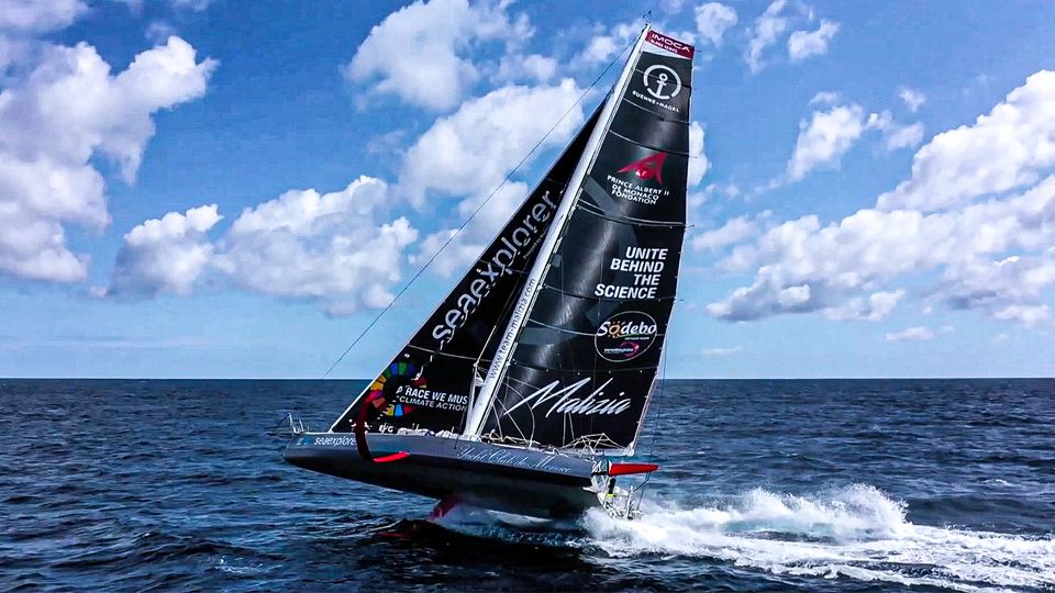 Boris Hermann zeigt sein neues Boot