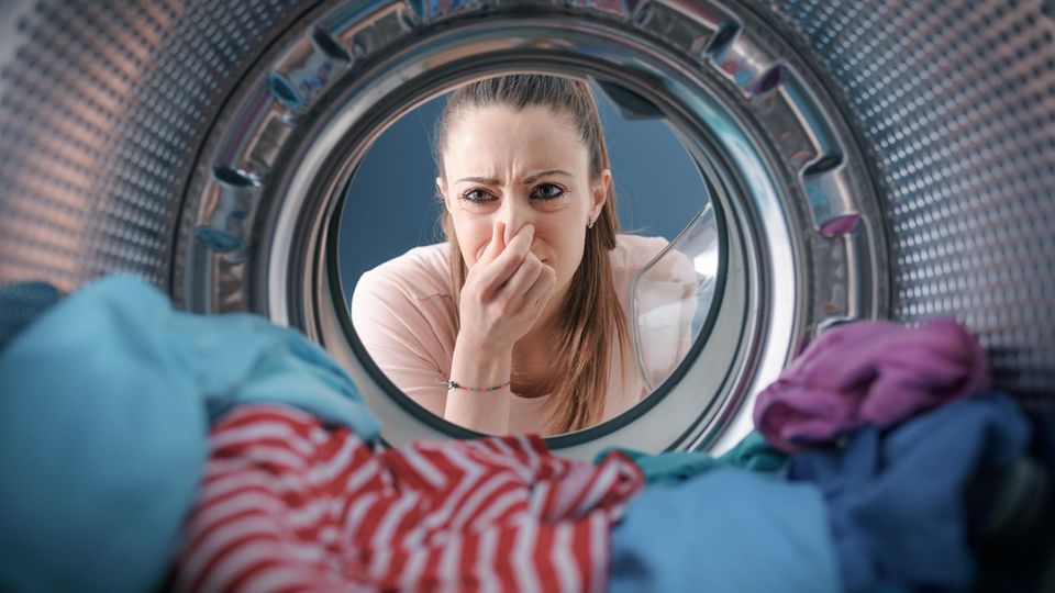 Muffig riechende Wäsche und Waschmaschine: Diese Tipps helfen