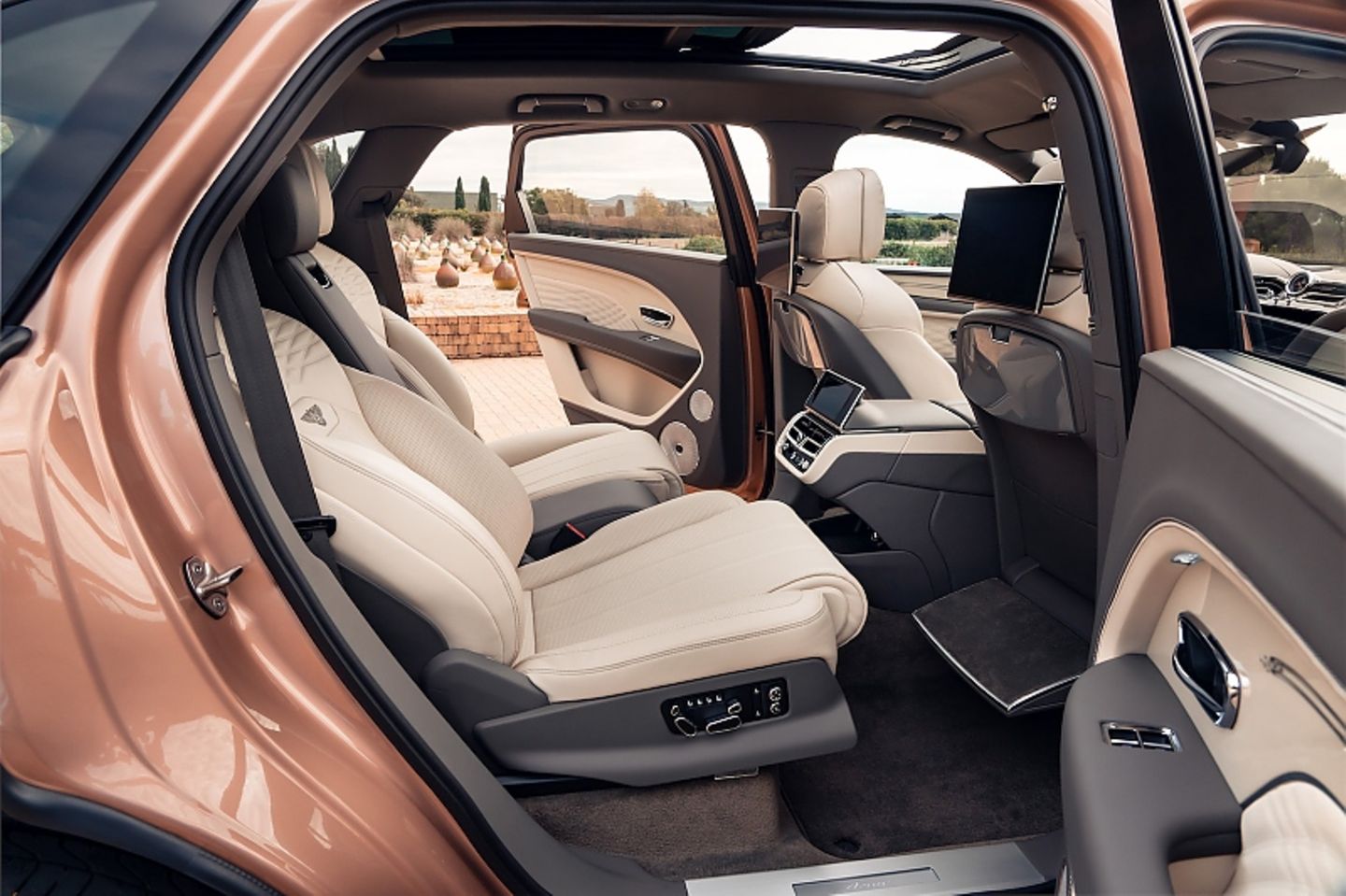 Bentley Bentayga LWB 2023