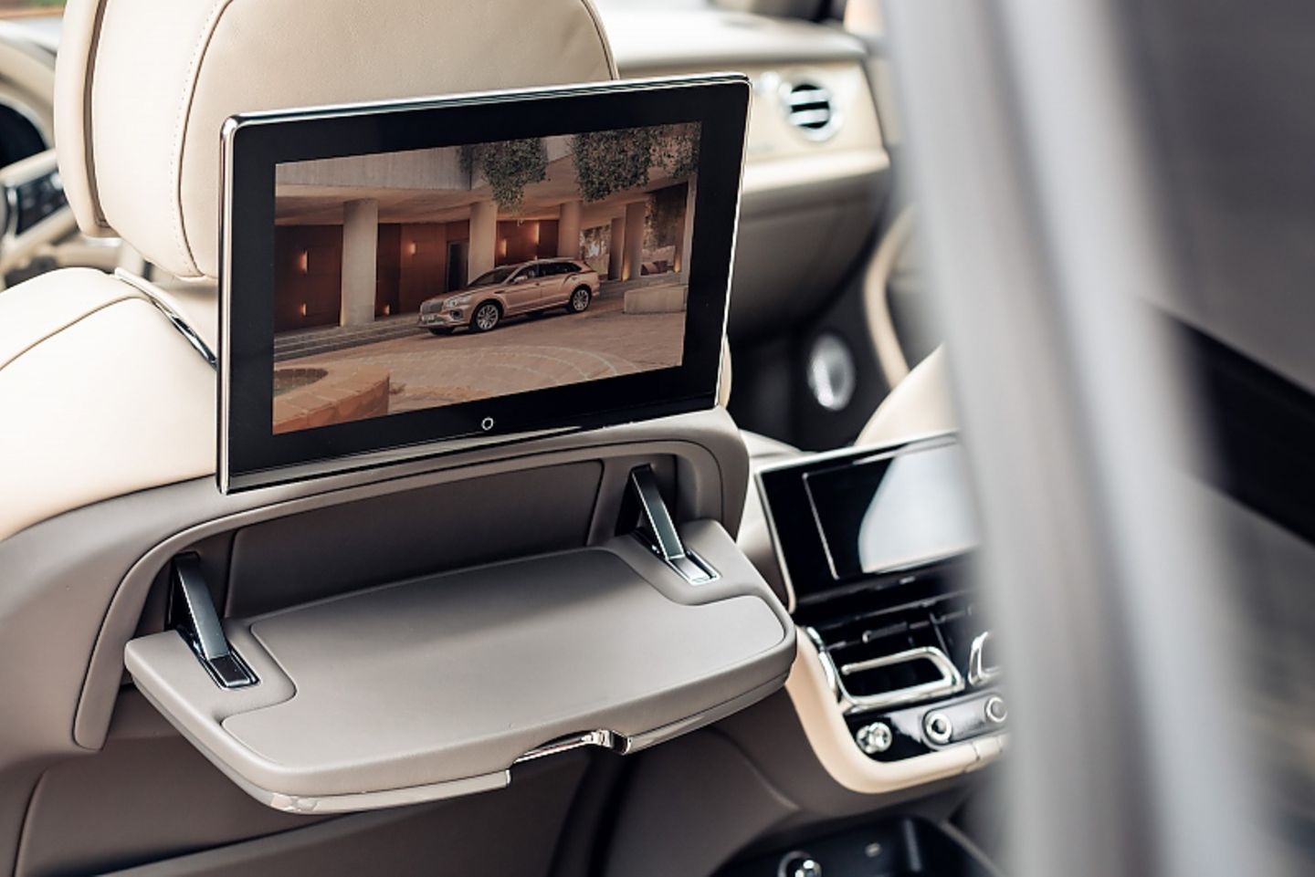 Bentley Bentayga LWB 2023