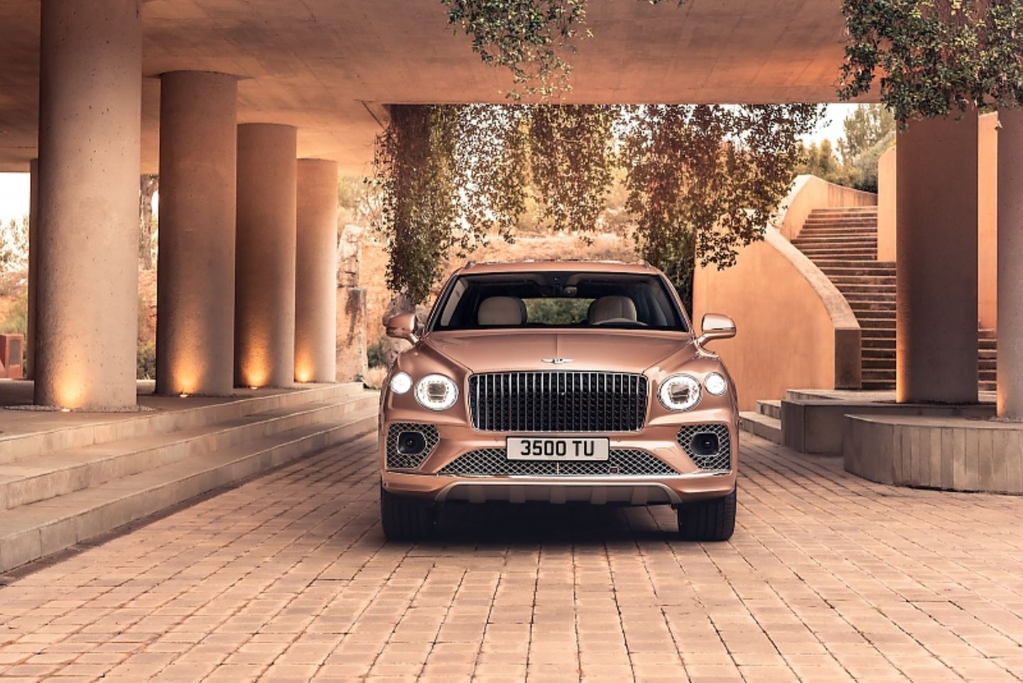 Bentley Bentayga LWB 2023