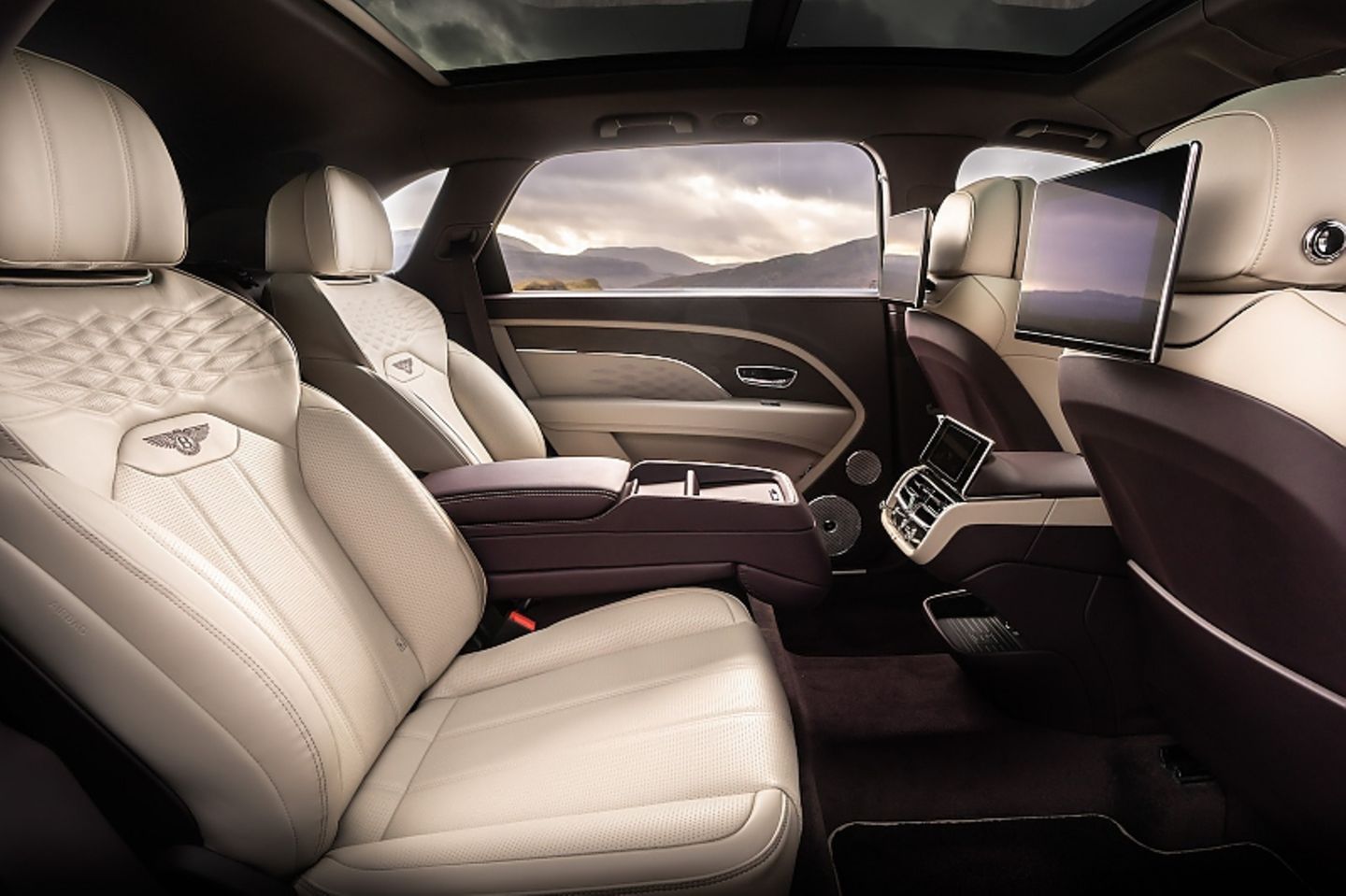Bentley Bentayga LWB 2023